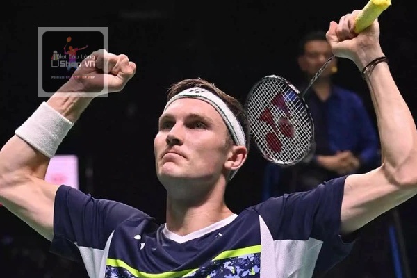 Viktor Axelsen dùng vợt gì