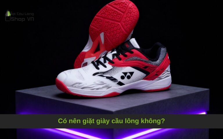 Có nên giặt giày cầu lông không?