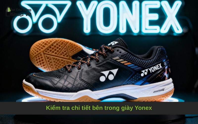 Kiểm tra chi tiết bên trong giày Yonex