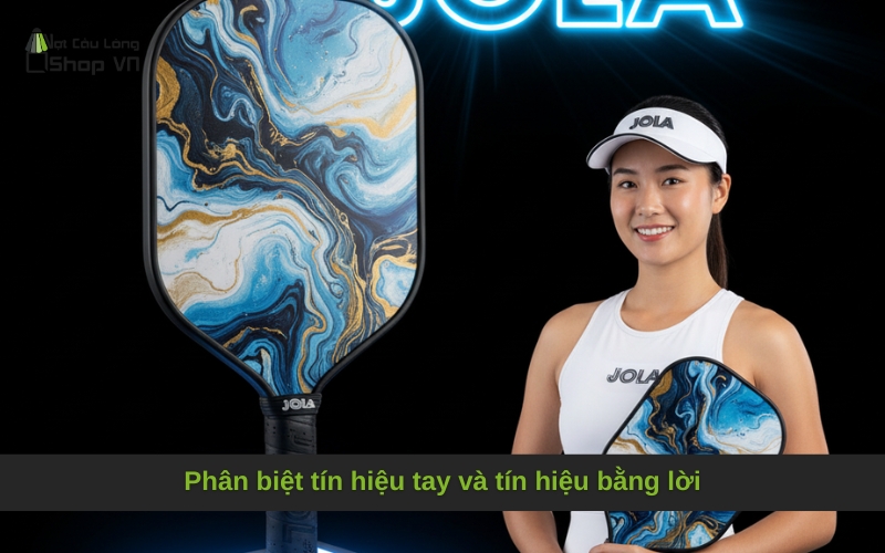 Phân biệt tín hiệu tay và tín hiệu bằng lời