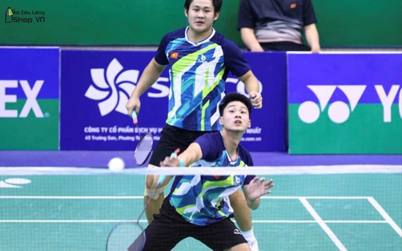 vợt Yonex của Đình Hoàng và Đình Mạnh