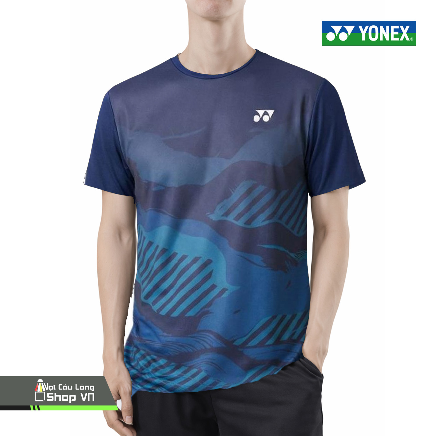 https://votcaulongshop.vn/wp-content/uploads/2026/08/AO-CAU-LONG-YONEX-RM-Q017-3232-RW3-S.jpg